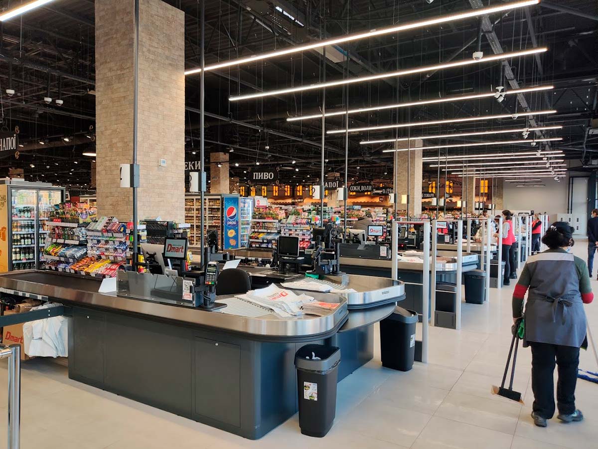 Работы для супермаркета Dmart в Днепре от Balyuk Steel Group — разделочные столы